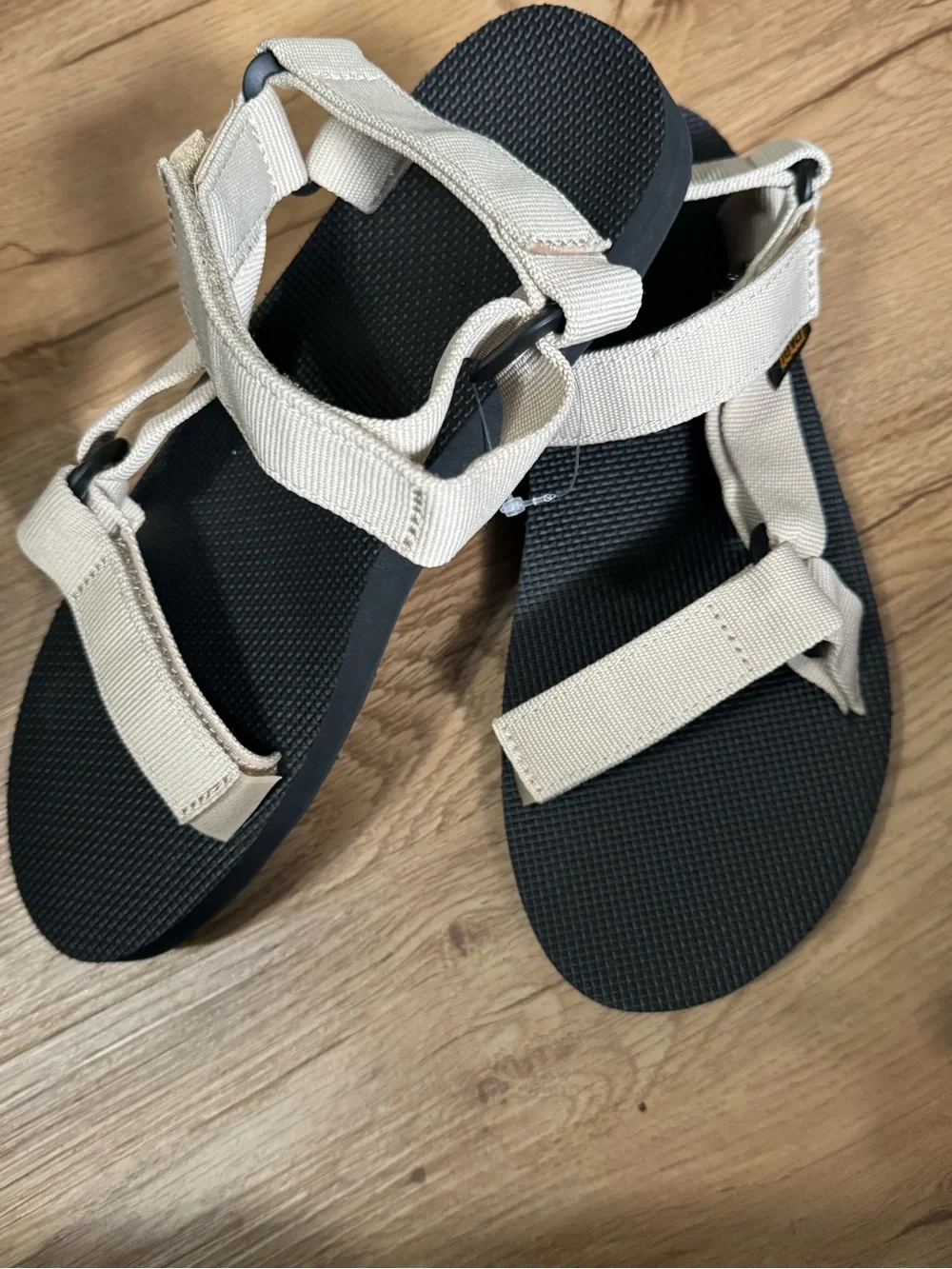 NEW Teva  Size 9 Flatform Universal Sandal